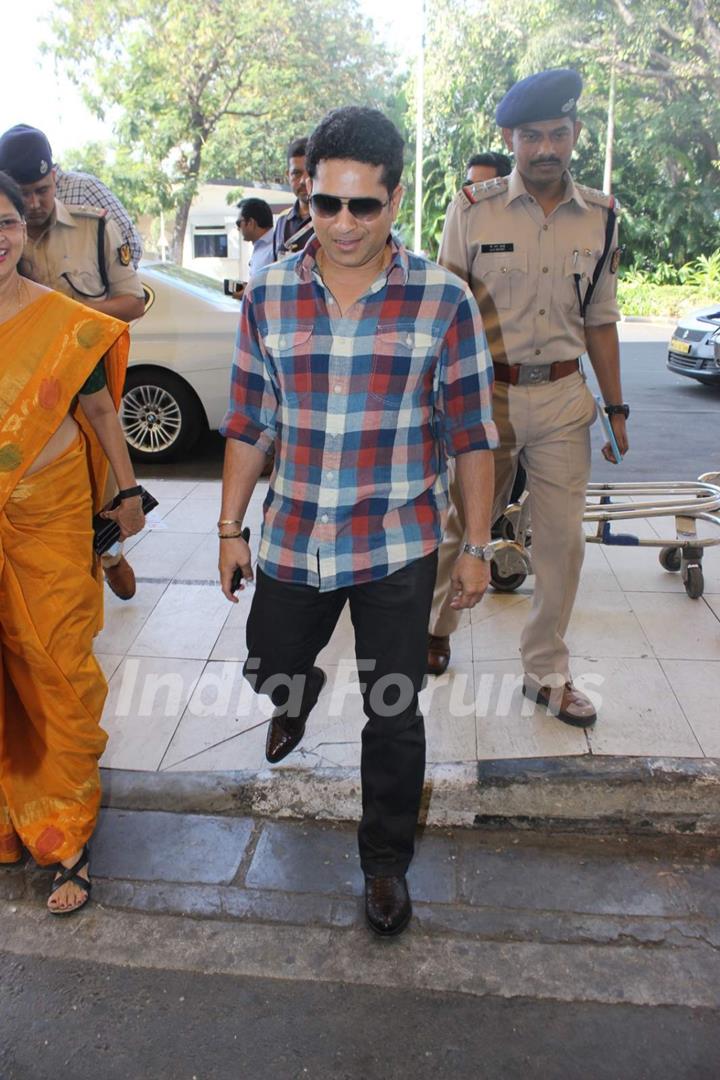 Sachin Tendulkar Snapped at Airport