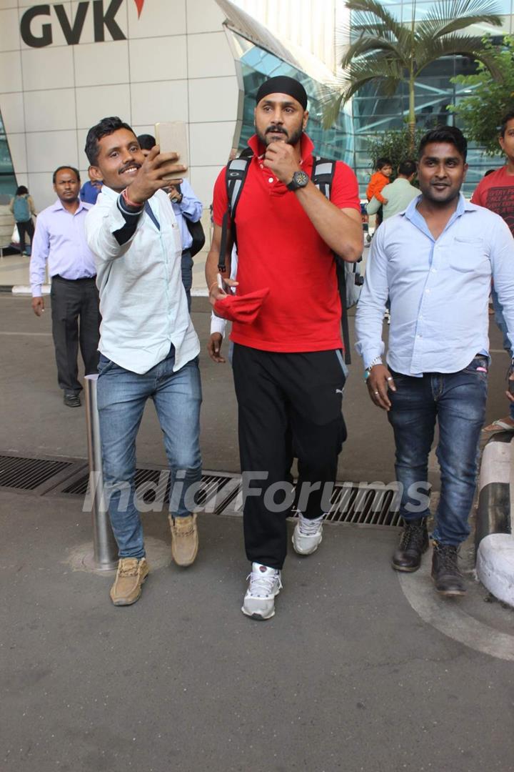 Harbhajan Singh Snapped at Airport