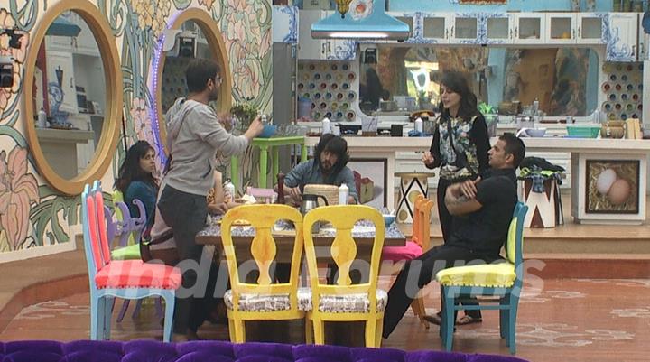 Bigg Boss 9 Nau: Day 85- Contestants having Dinner