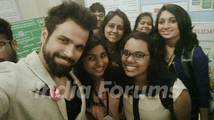 Rithvik Dhanjani Clicks Selfie with Students of Narsee Monjee at 'He for She' Event