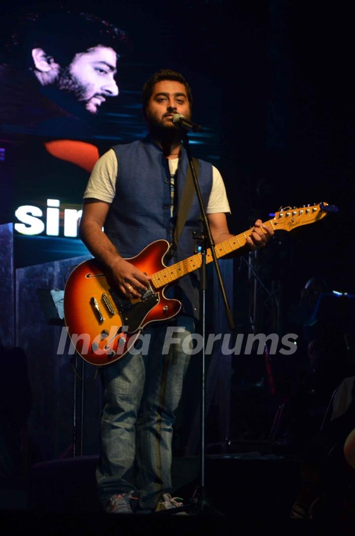 Arijit Singh Mesmerizes the Crowd at Kanchenjunga Stadium in Siliguri - The  Voice Of Sikkim