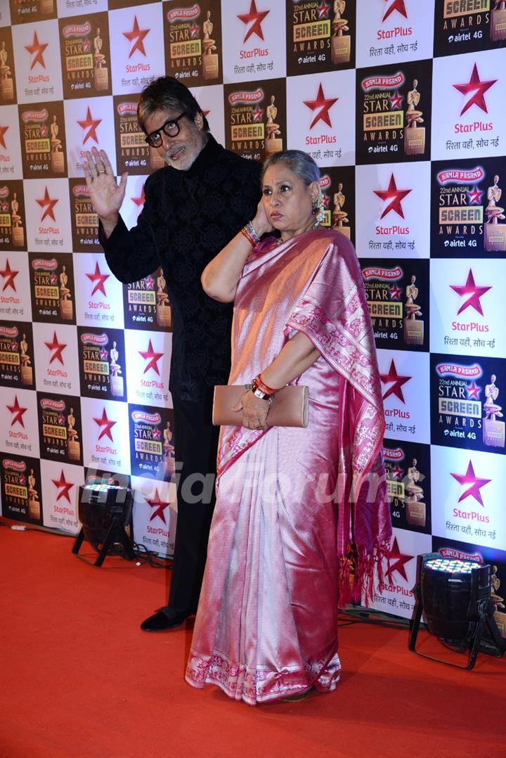 Amitabh Bachchan with Jaya Bachchan at the 22nd Annual Star Screen Awards