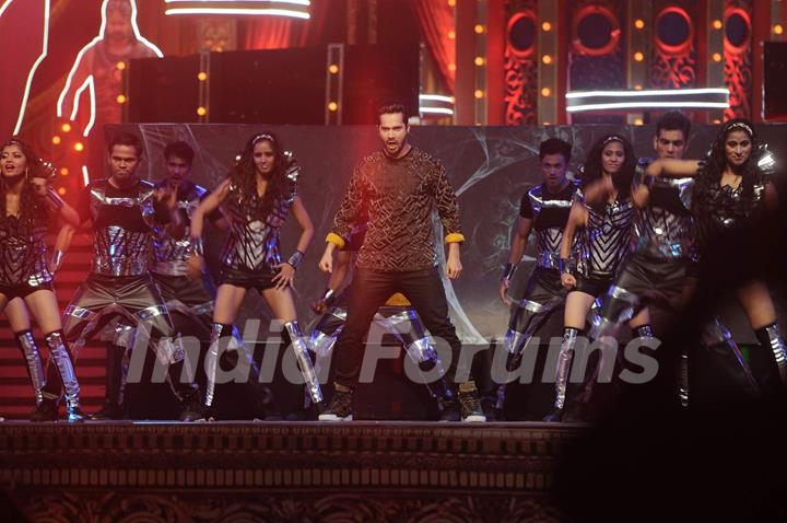 Varun Dhawan's performance at the 22nd Annual Star Screen Awards