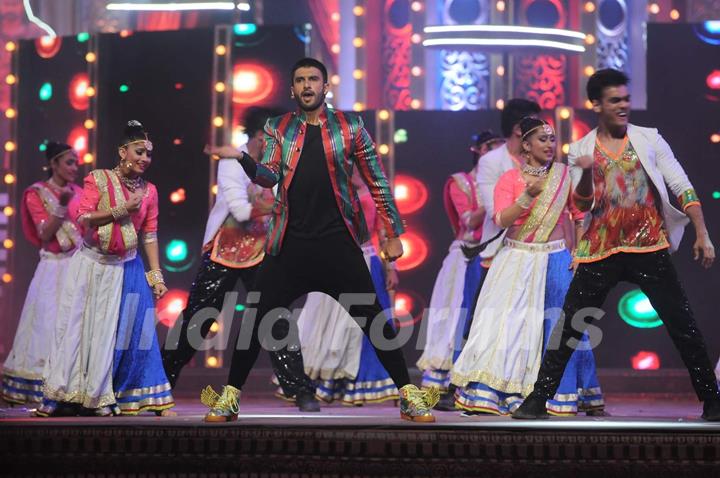 Ranveer Singh's performance at the 22nd Annual Star Screen Awards