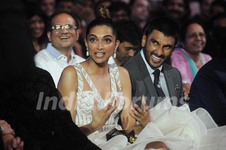 Deepika- Ranveer share a moment of laughter at the 22nd Annual Star Screen Awards