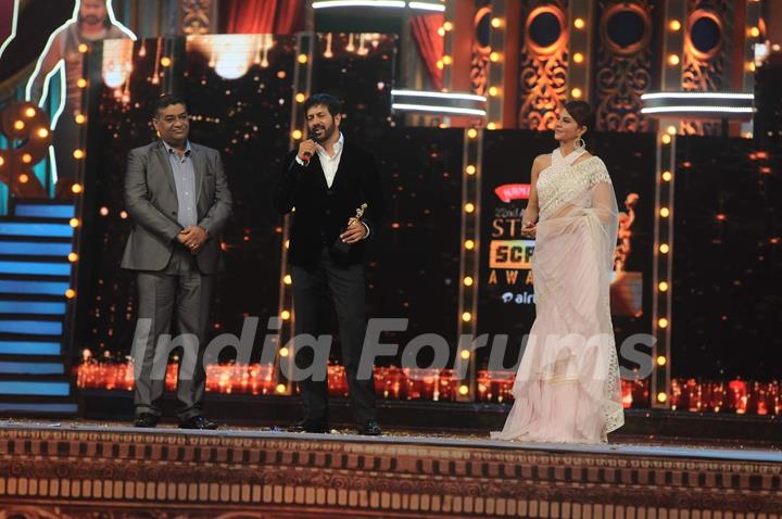 Kabir Khan giving his speech after receiving his Award at the 22nd Annual Star Screen Awards