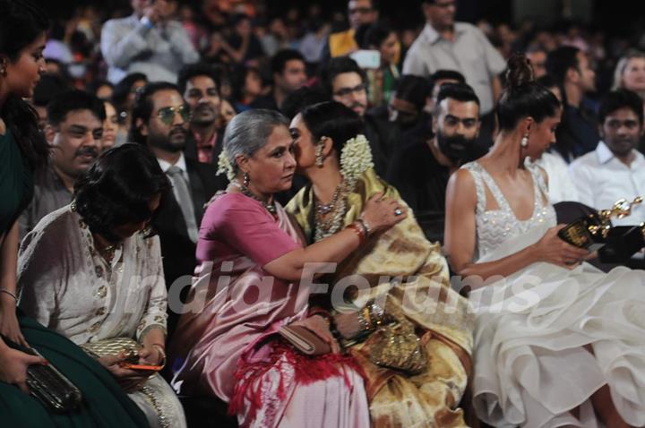 Rekha and Jaya Bachchan snapped hugging at the 22nd Annual Star Screen Awards