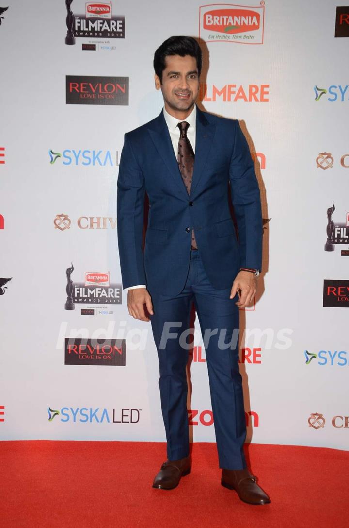 Arjan Bajwa at Filmfare Awards - Red Carpet