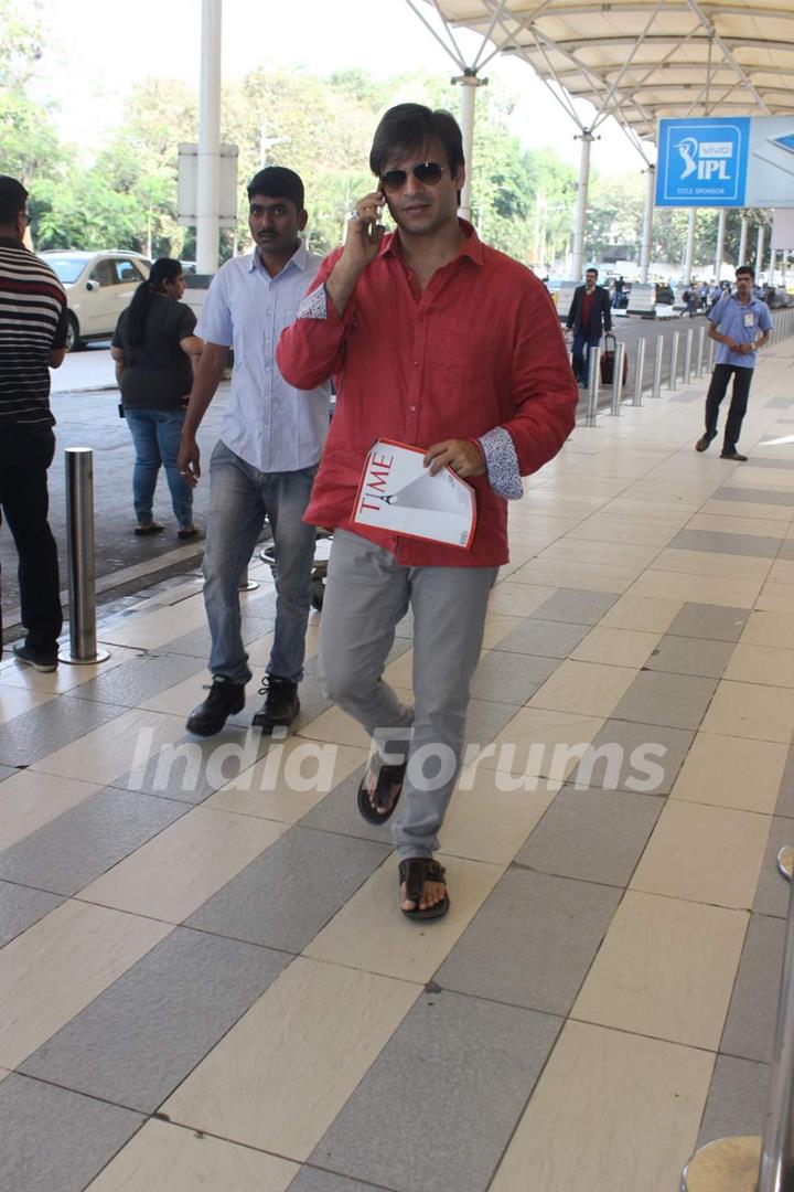 Vivek Oberoi Snapped at Airport