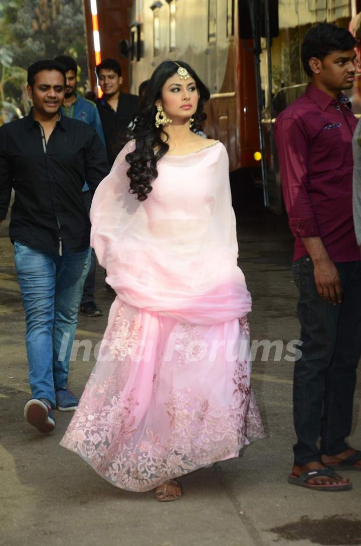 Mouni Roy at Promotions of Kyaa Kool Hai Hum 3 on 'Naagin'