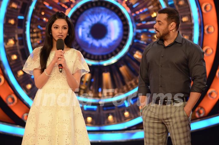 Divya Khosla Speaks about her film Sanam Re During Promotions on Bigg Boss 9