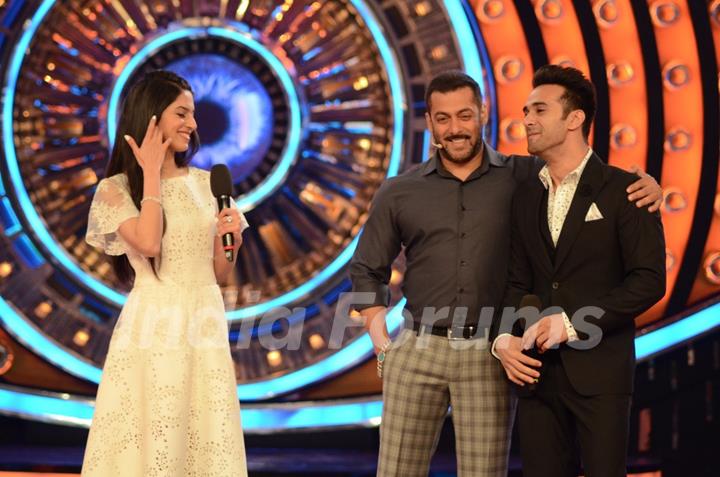 Divya Khosla and Pulkit Samrat for Promotions of Sanam Re on Bigg Boss 9