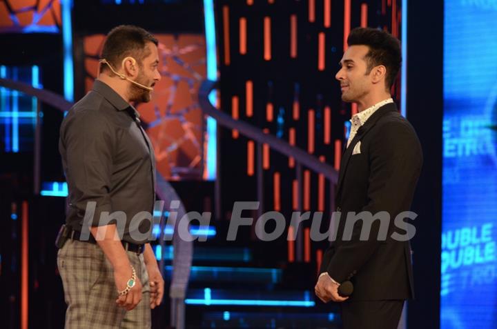 Pulkit Samrat for Promotions of 'Sanam Re' on Bigg Boss 9 with Host Salman Khan