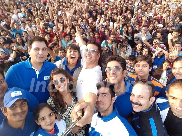 Nimrat Kaur and Akshay Kumar and Clicks Selfie at 'Walk for Health' Event