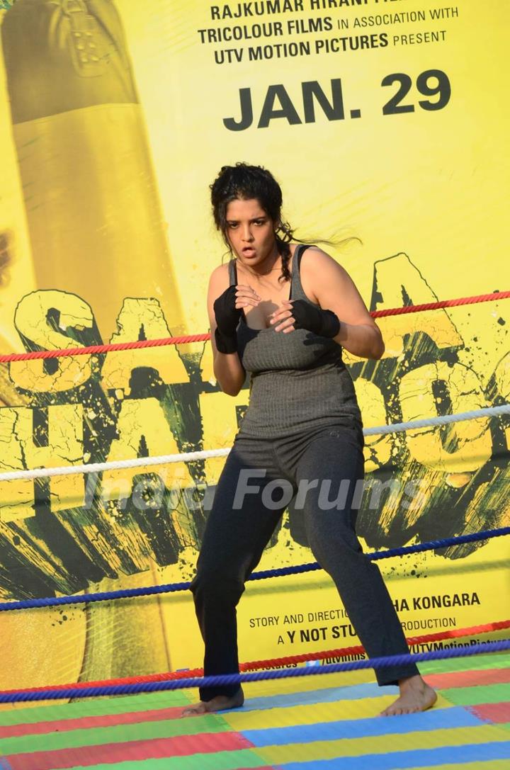 Ritika Singh Shows Some Boxing Moves at Promotional Event of 'Saala Khadoos'