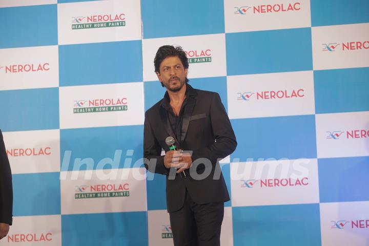 Shah Rukh Khan Unveils Shades of Kolkata at Nerolac Event