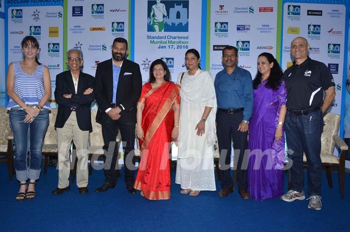 Farah Khan Ali and Priya Dutt at Press Meet of Standard Chartered Mumbai Marathon 2016