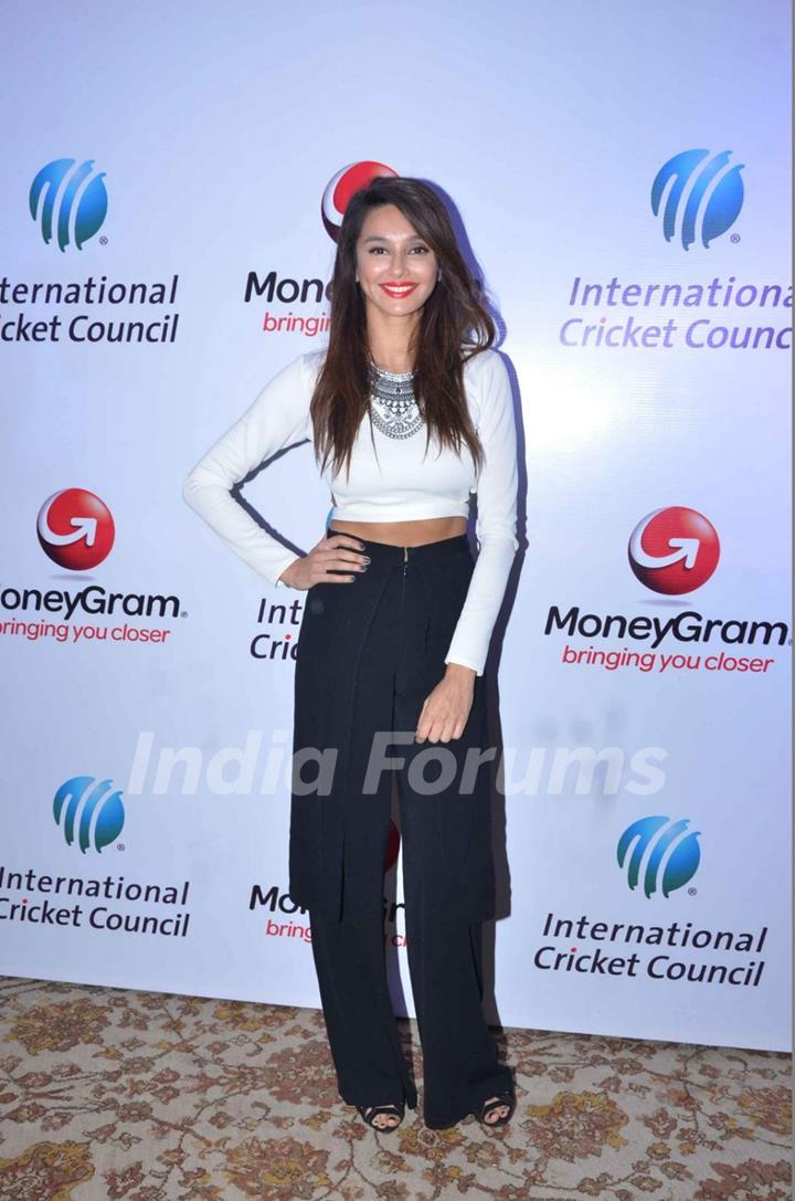 Shibani Dandekar at Press Meet of Moneygram ICC