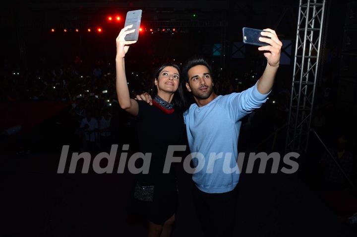 Pulkit Samrat and Divya Khosla Clicks Selfie at College Fest for Promotions of Sanam Teri Kasam