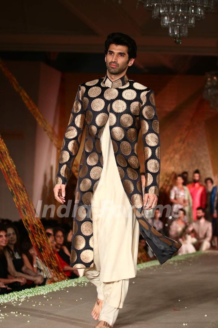 Aditya Roy Kapur walks for Manish Malhotra's Show for Sahachari Foundation