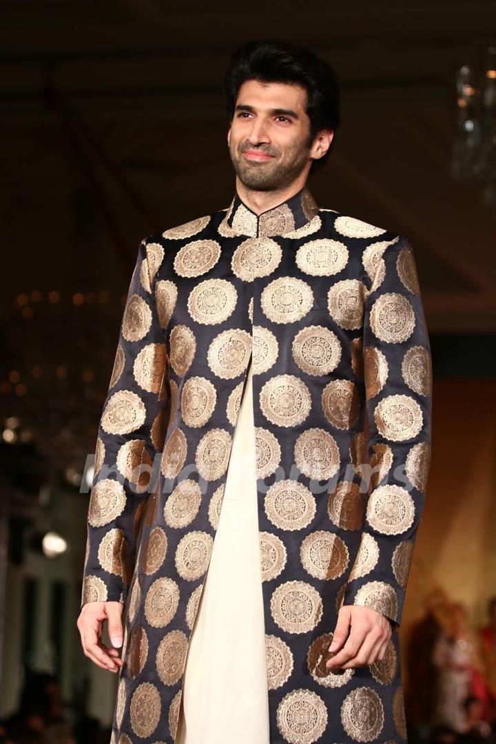 Aditya Roy Kapur walks for Manish Malhotra's Show for Sahachari Foundation