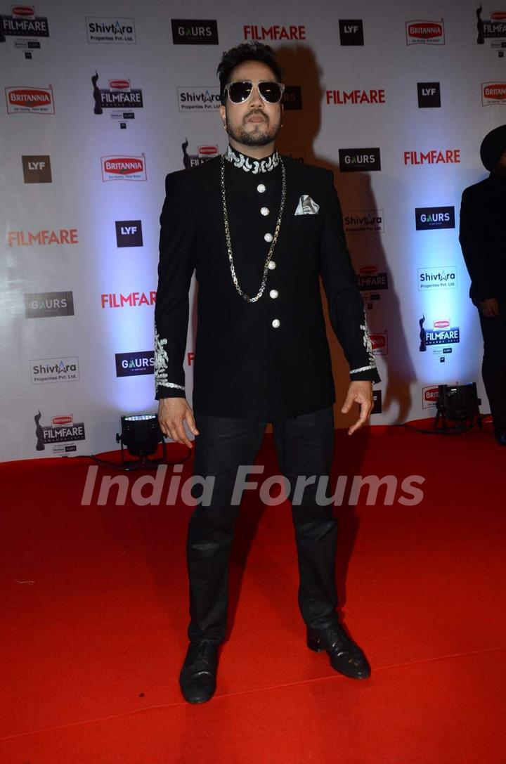 Mika Singh at Filmfare Awards 2016