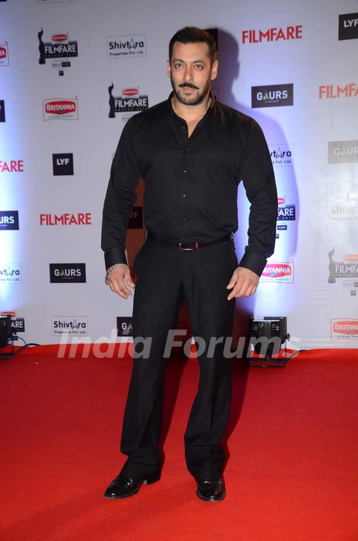 Salman Khan at Filmfare Awards 2016