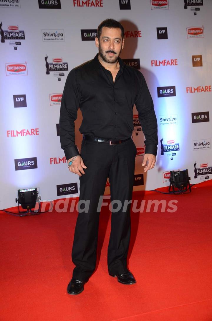 Salman Khan at Filmfare Awards 2016