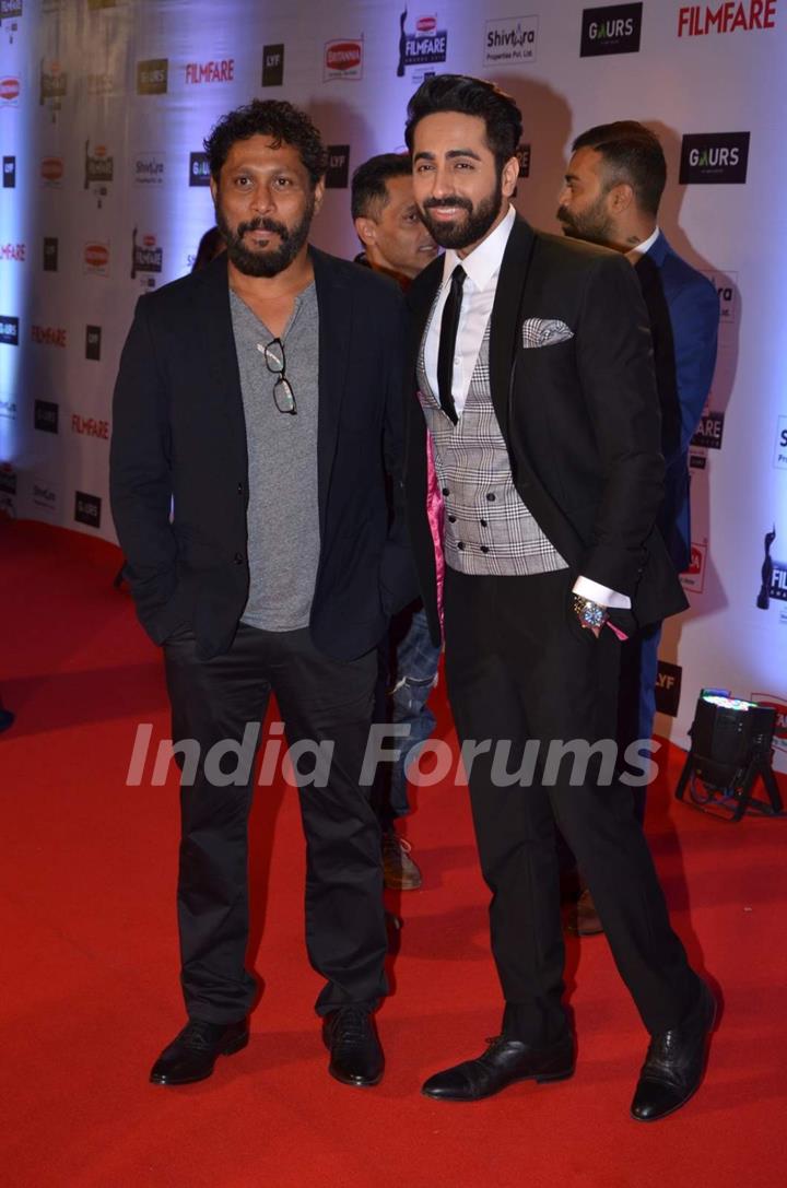 Shoojit Sircar and Ayushmann Khurrana at Filmfare Awards 2016