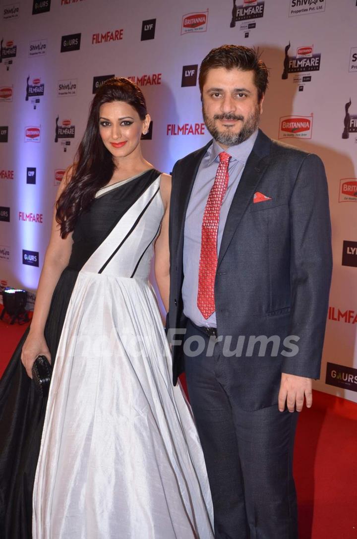 Sonali Bendre and Goldie Behl at Filmfare Awards 2016