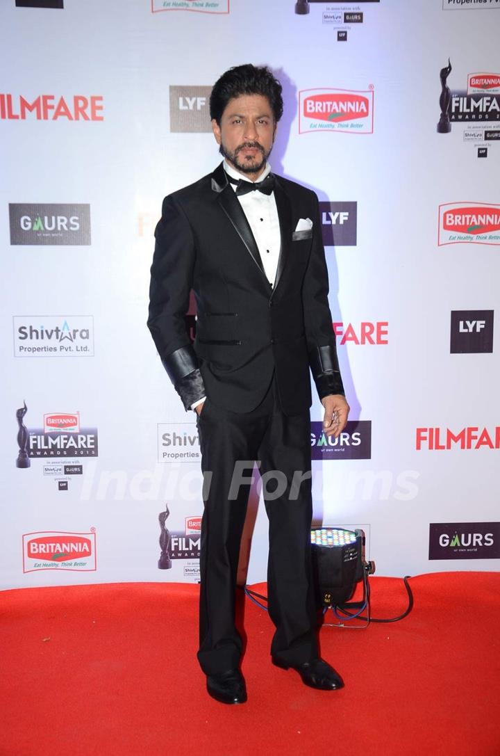 Shah Rukh Khan at Filmfare Awards 2016