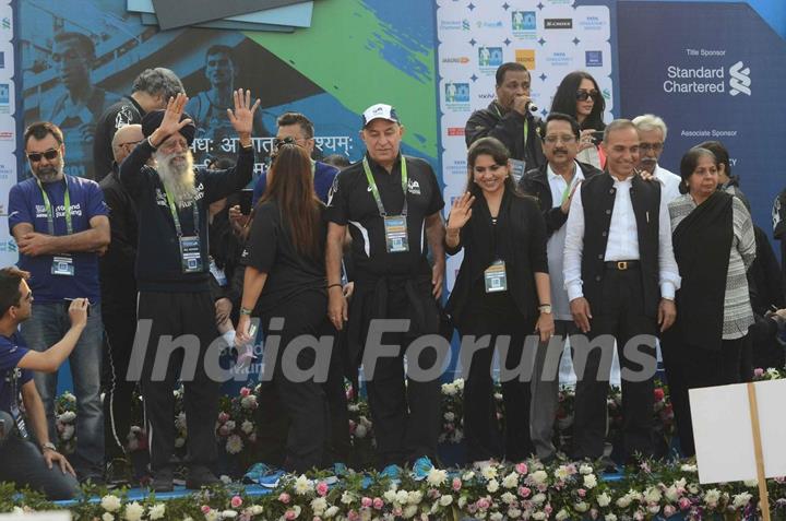 Dalip Tahil and Shaina NC at Mumbai Marathon