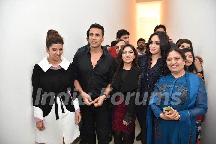 Akshay Kumar, Nimrat Kaur and Tulsi Kumar Promotes Airlift in Noida