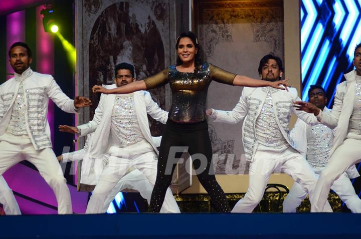 Richa Chadda Performs at Umang Police Show 2016