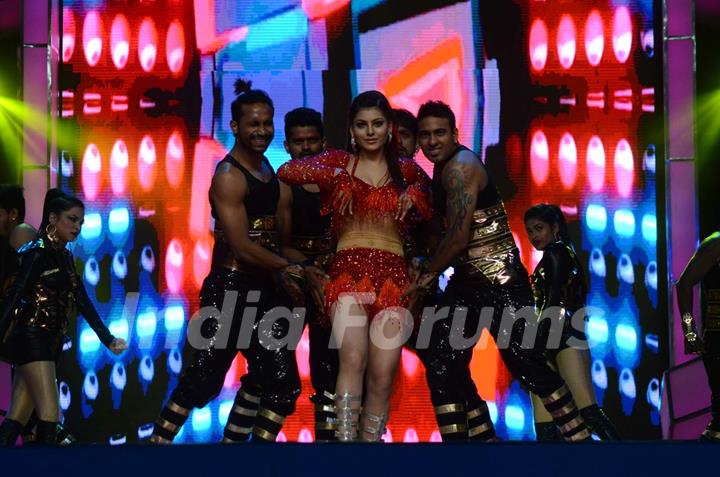 Urvashi Rautela Performs at Umang Police Show 2016