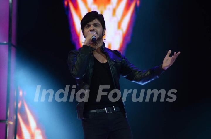 Himesh Reshammmiya Performs at  Umang Police Show 2016