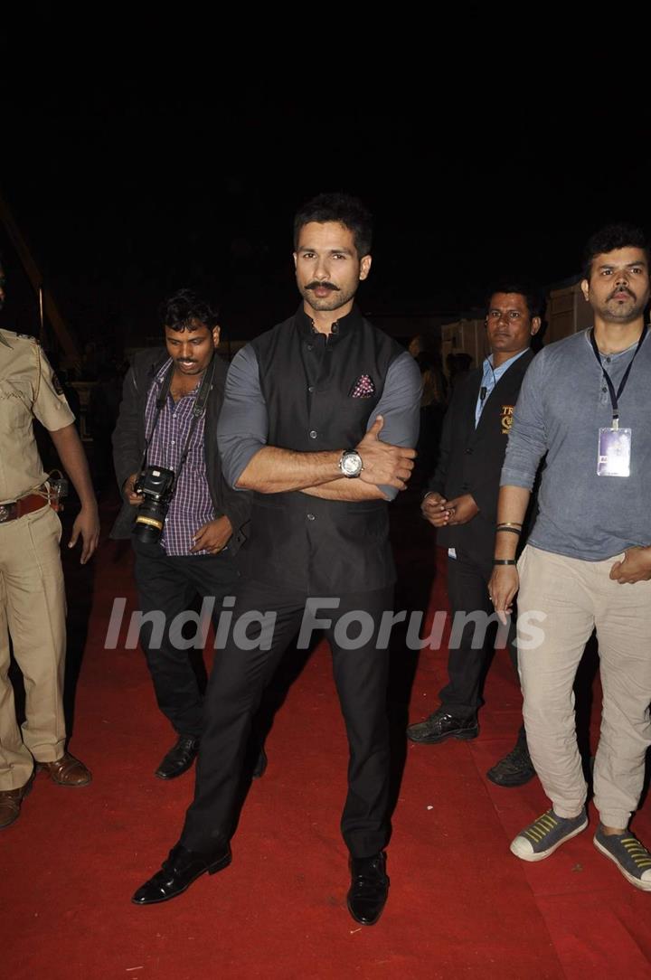 Shahid Kapoor Sports his Rangoon Mustache Look at Umang Police Show 2016