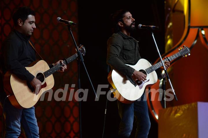 Farhan Akhtar performing at Umang Police Show 2016