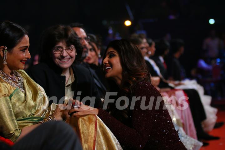 Shilpa Shetty with Rekha at  Star Screen Awards