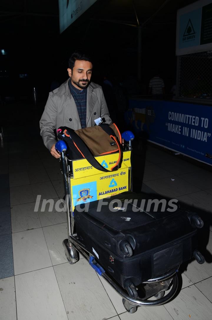 Vir Das Snapped at Airport