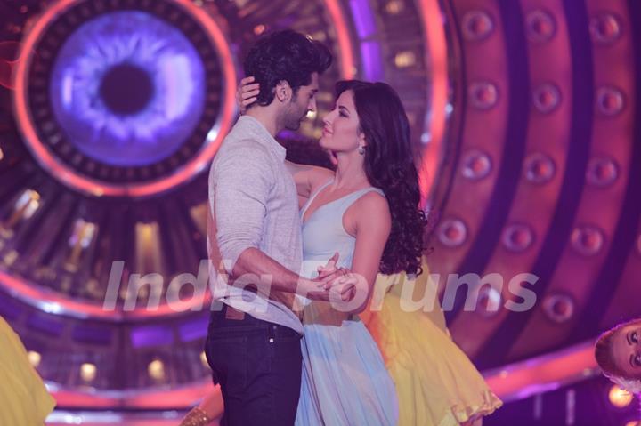 Aditya Roy Kapur and Katrina Kaif Promotes Fitoor on Bigg Boss - Double Trouble Grand Finale