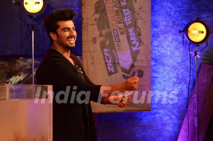 ARjun Kapoor on Bigg Boss 9 as a Judge for a Task for contestants