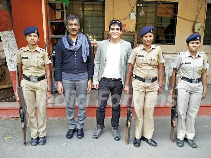 Prakash Jha and Manav Kaul Lauds the Efforts of Pune ATS Meets Female Cops