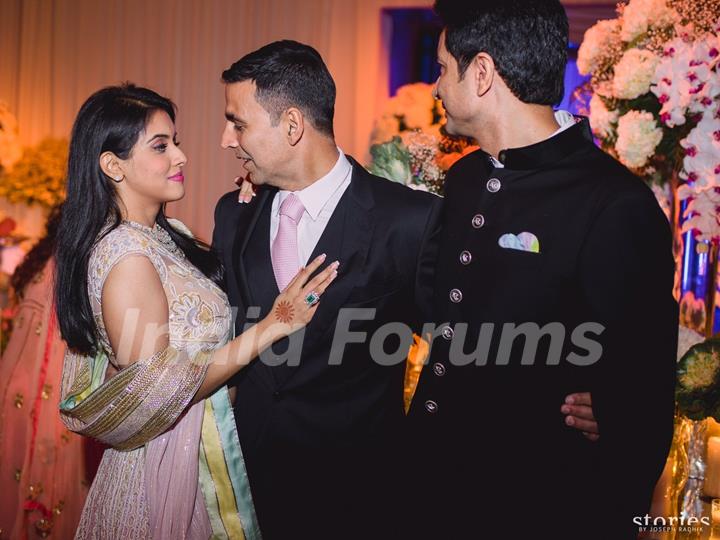 Akshay Kumar Greets Asin Thottumkal and Rahul Sharma at their Wedding Reception