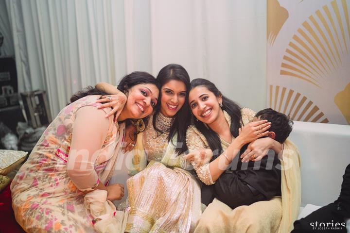 Asin Poses with her Friends at her Wedding Reception