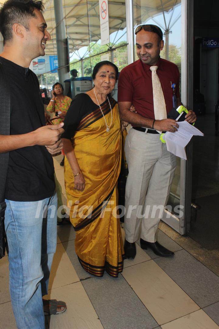 Asha Bhosle Snapped at Airport