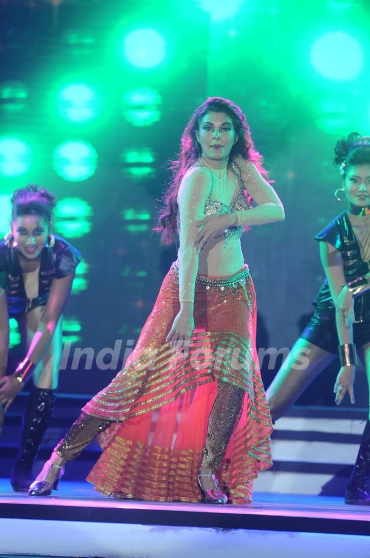 Jacqueline Fernandes Performs at 36th Asian Racing Competition