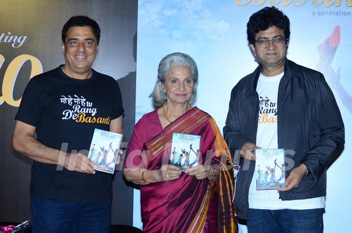 Aamir, Waheeda Rehman and Prasoon Joshi at Reunion of Rang De Basanti Team for 10years Celebrations