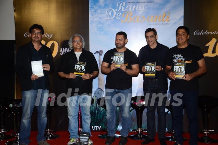 Aamir Khan and Ronnie Screwvala at Reunion of Rang De Basanti Team for 10years Celebrations