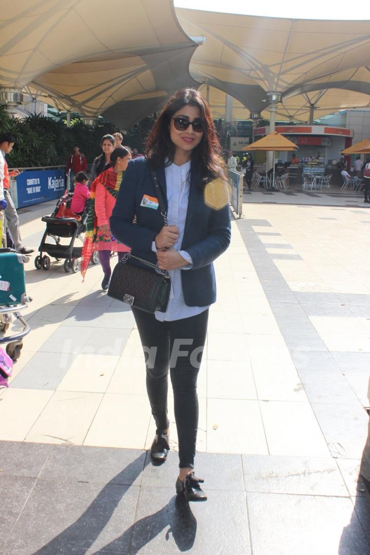 Shriya Saran Snapped at Airport